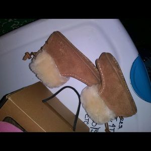 Beige toddler ugg 4/5.